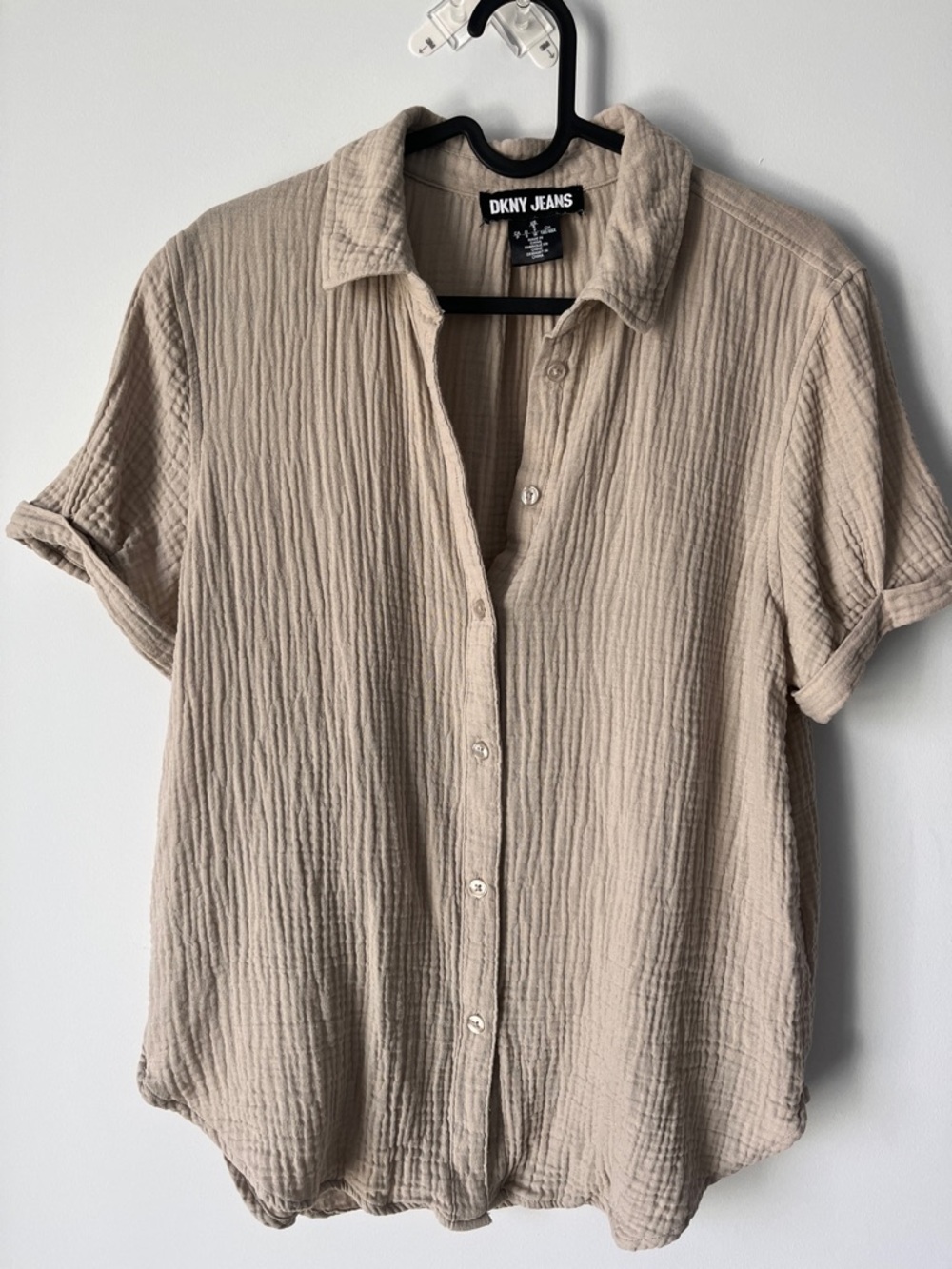 🔥CLEAROUT🔥 3/$25🔥DKNY Jeans Beige Crepey Cotton Button-up  Collared Top | Size S